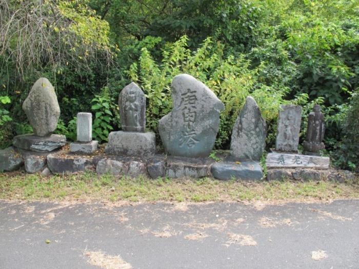 髭海道の石仏群