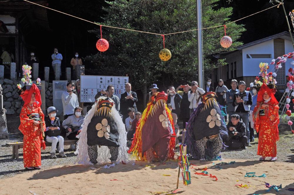 梅園神社（獅子舞）