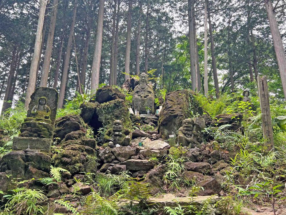 大平山の役行者像