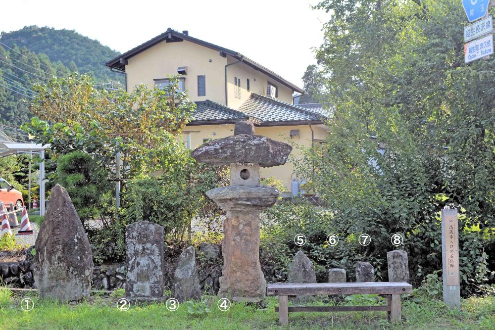高蔵寺入口の石仏群