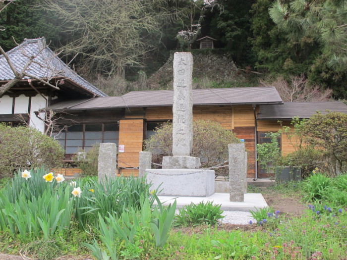 建康寺と標柱