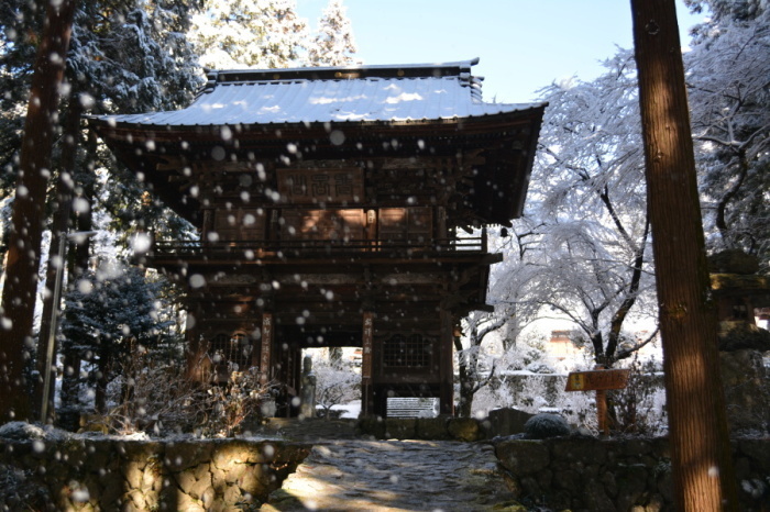 龍穏寺山門