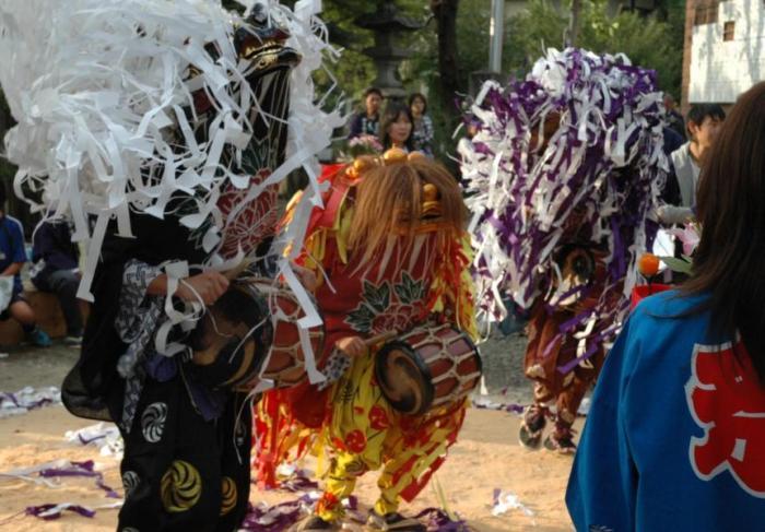 (写真)八幡神社の獅子舞01